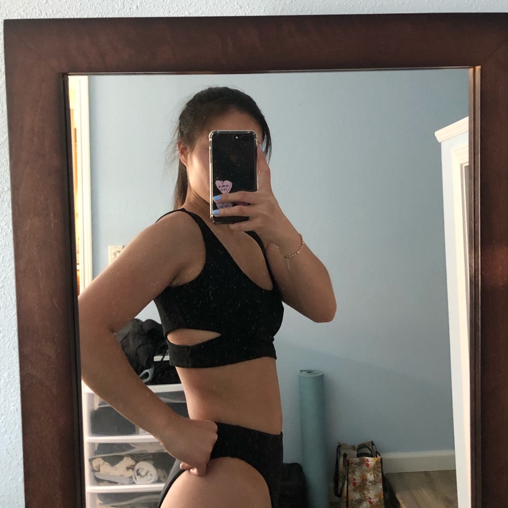 SOLD — women’s cut-out bralette crop top - Picture 4 of 4